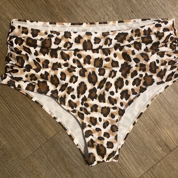 Leopard bikini - Picture 2 of 4
